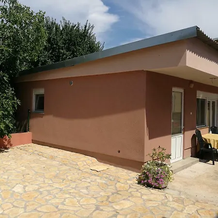 Pakostane, Barbara Daire Pakoštane